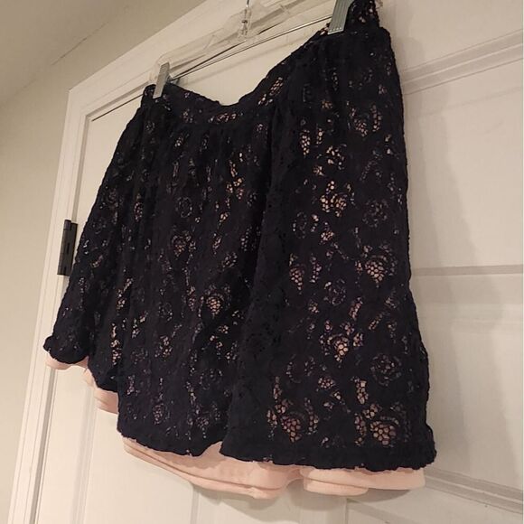 Olsenboye Black lace Overlay Skirt Size 9 - Picture 2 of 3